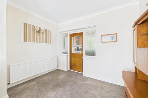 Dining room: