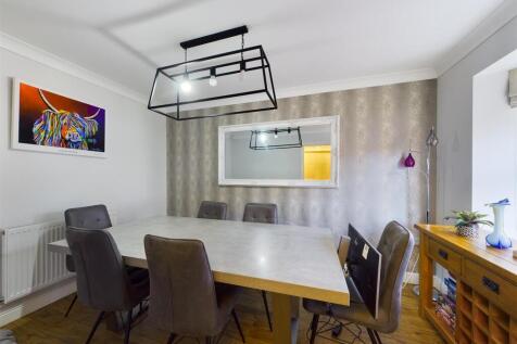 Dining room: