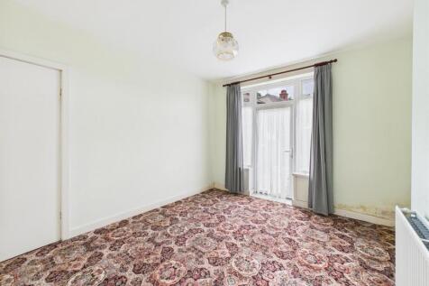 Dining room: