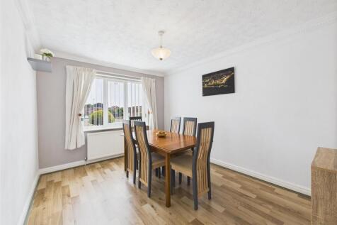 Dining room: