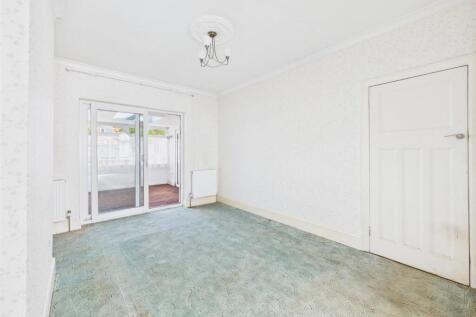 Dining room: