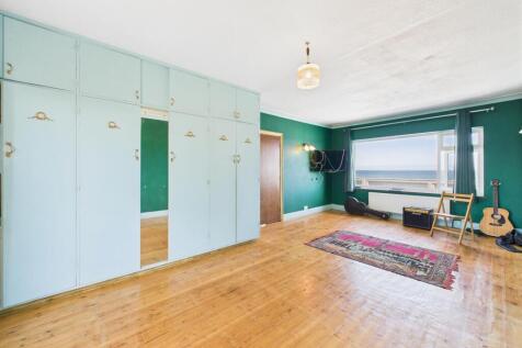 Bedroom: