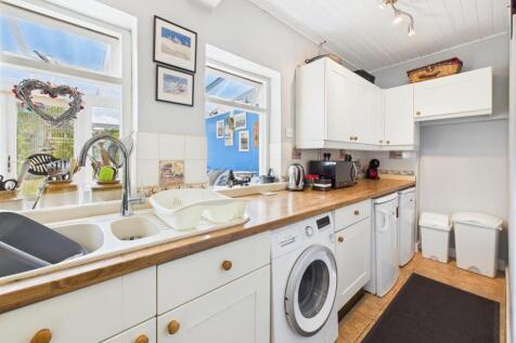 Kitchen: