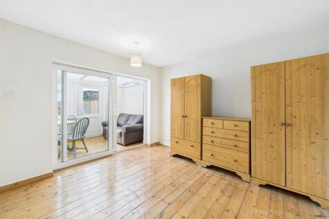 Bedroom: