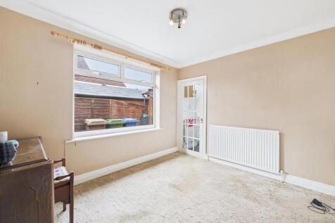 Dining room: