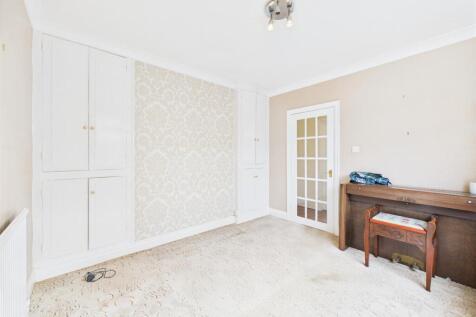 Dining room: