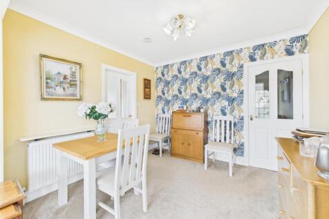Dining room: