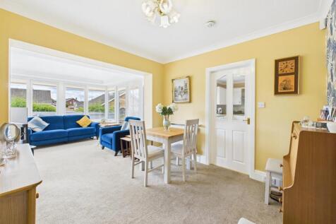 Dining room:
