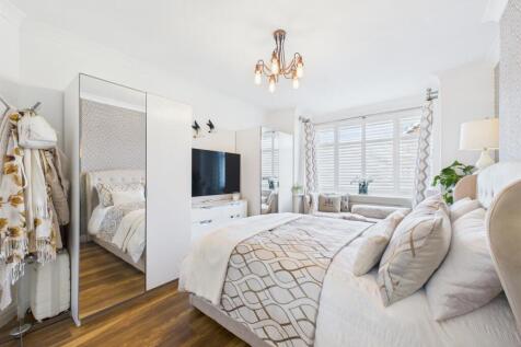 Bedroom: