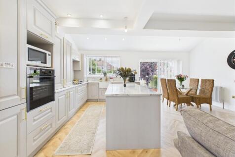 Kitchen: