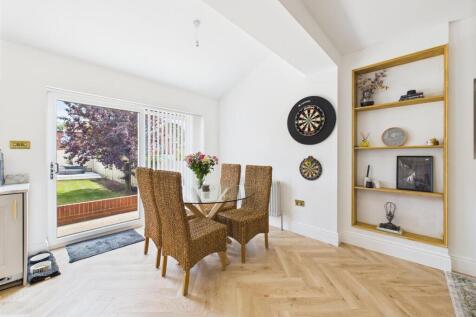 Dining/living: