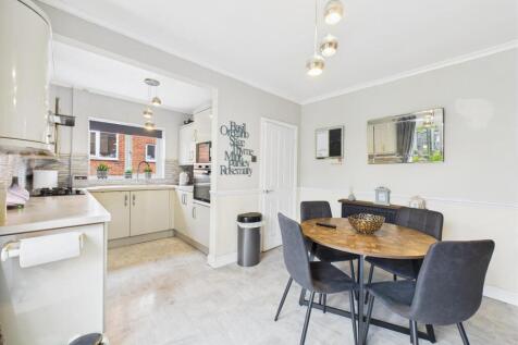 Dining room: