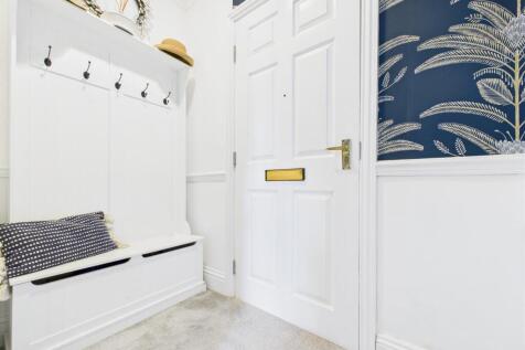Private entrance: