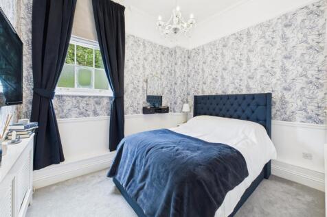 Bedroom: