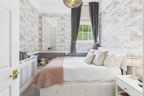 Bedroom:
