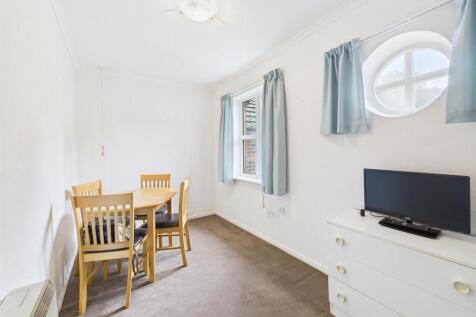 Bedroom: