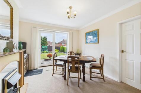 Dining room: