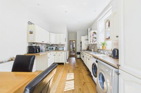 Kitchen: