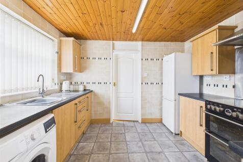 Kitchen: