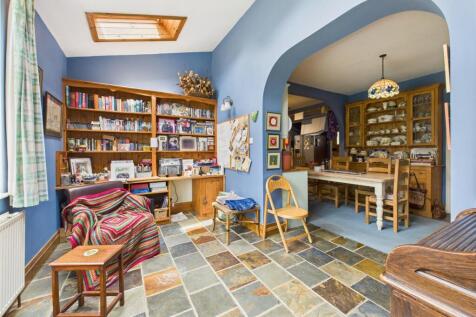 Kitchen:
