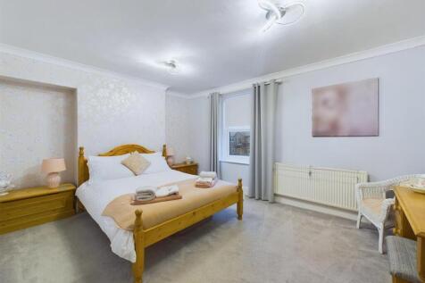 Bedroom: