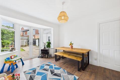 Dining room: