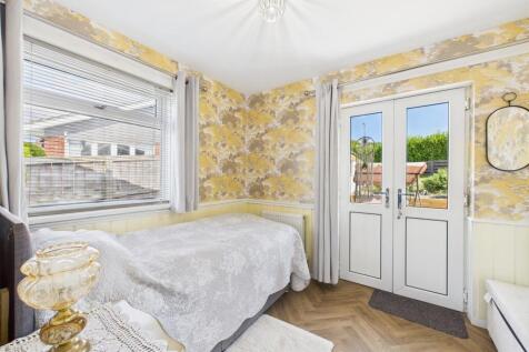 Bedroom: