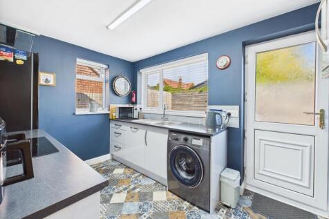 Kitchen: