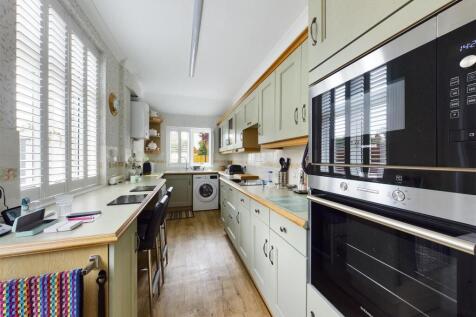 Kitchen:
