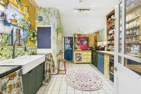 Kitchen: