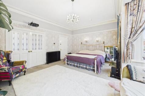 Bedroom: