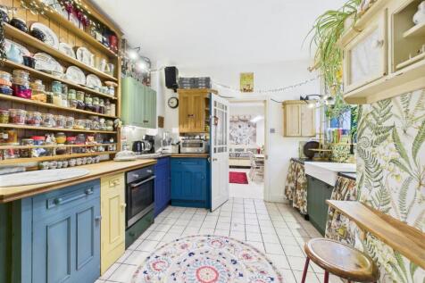 Kitchen: