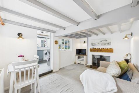 Dining/sitting room: