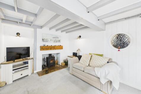 Dining/sitting room: