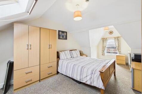 Bedroom: