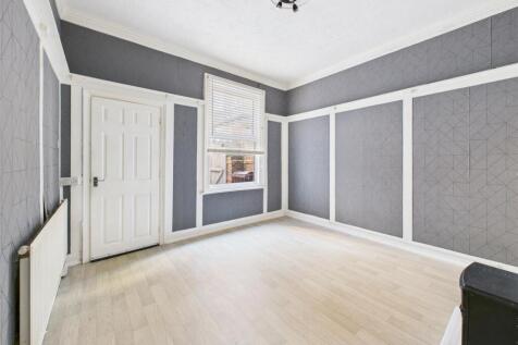 Dining room: