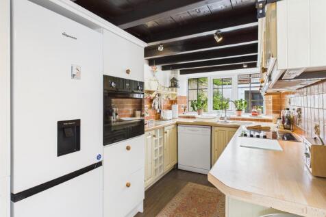 Kitchen: