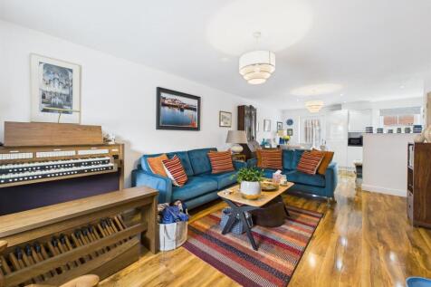 Open plan kitchen/living/dining room: