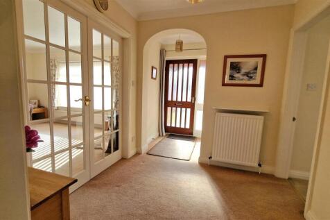 Entrance hall: