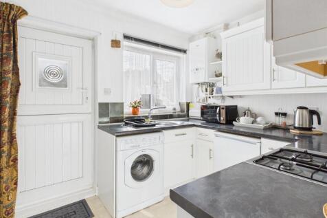Kitchen: