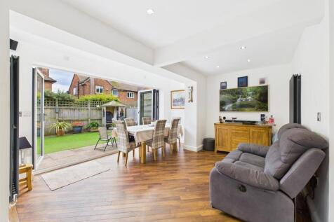 Kitchen/dining/living: