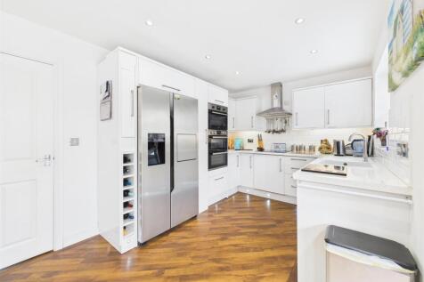 Kitchen/dining/living: