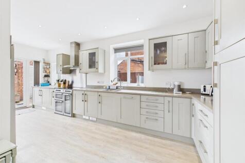 Open plan kitchen/dining/sitting: