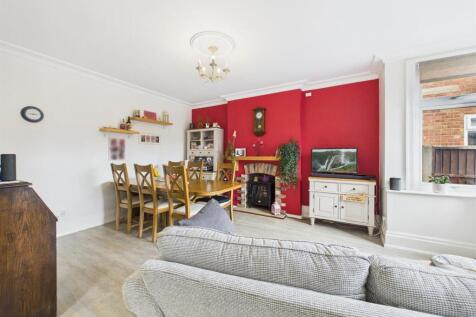 Dining/sitting area: