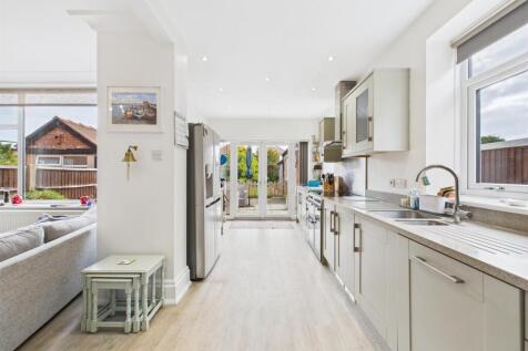 Open plan kitchen/dining/sitting: