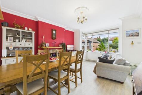 Dining/sitting area: