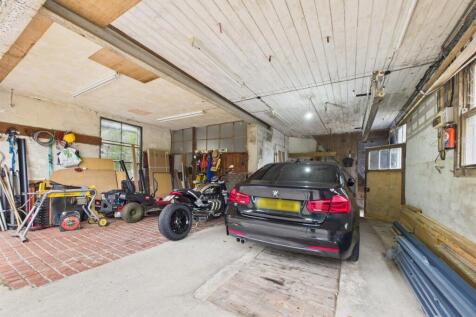 Double garage/workshop: