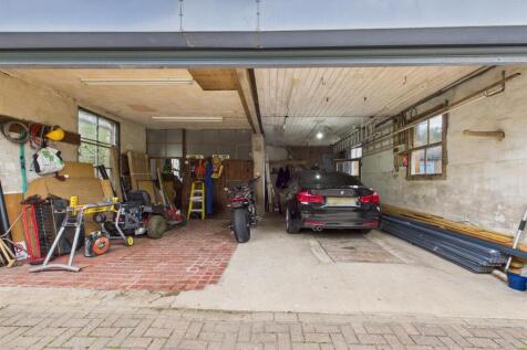 Double garage/workshop: