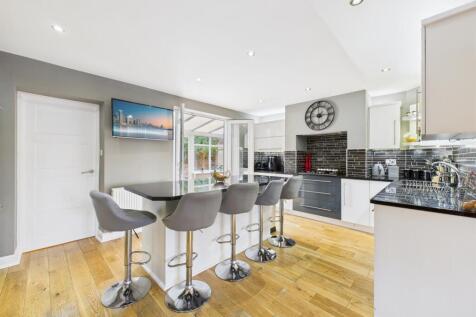 Kitchen/dining/living room: