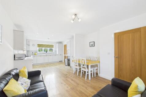 Dining / Sitting Area: